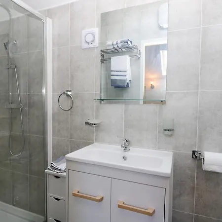 Dovecote בית נופש *